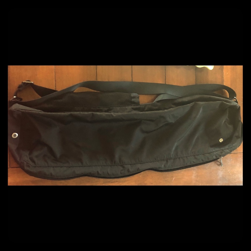 Lululemon yoga mat black nylon cross body bag